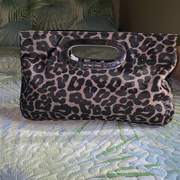 Michael Kors Berkeley Leopard Print Calf hair Clutch - Picture 1 of 10